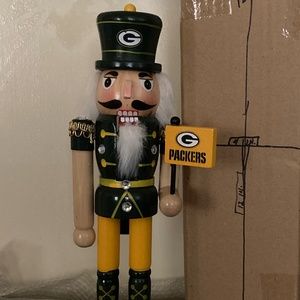 Brand New  NFL Green Bay Packers Nutcracker Figurine